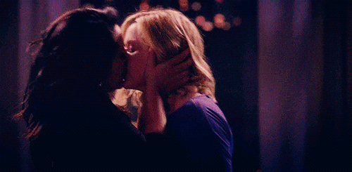 callie and arizona kiss gif