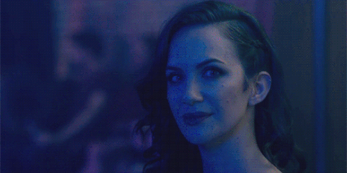 haunting of hill house lesbian theo and trish gif